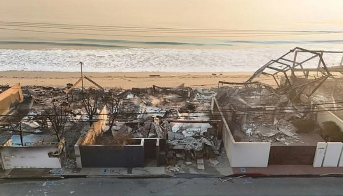 Paris Hilton Heartbroken as $8 Million Malibu Mansion Destroyed in Wildfire 3 Paris Hilton Heartbroken as $8 Million Malibu Mansion Destroyed in Wildfire