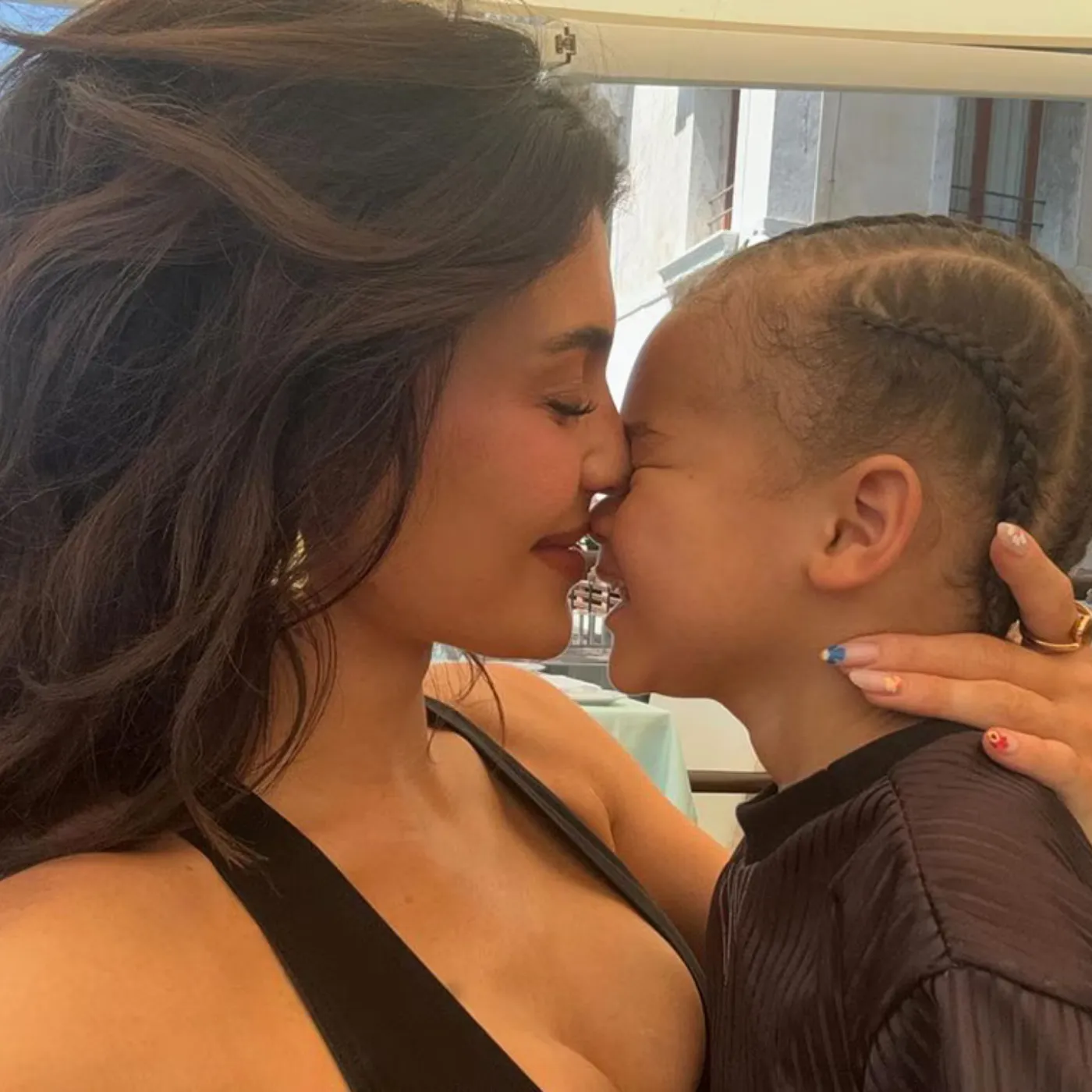 Kylie Jenner’s Parenting Secrets Exposed Sparking Heated Debate Among Fans and Critics