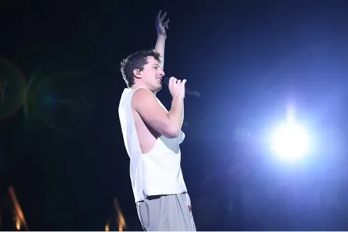 Charlie Puth and Vietnamese top stars wow audiences in 8Wonder Super Music  Festival - B&aacute;o Kh&aacute;nh H&ograve;a điện tử