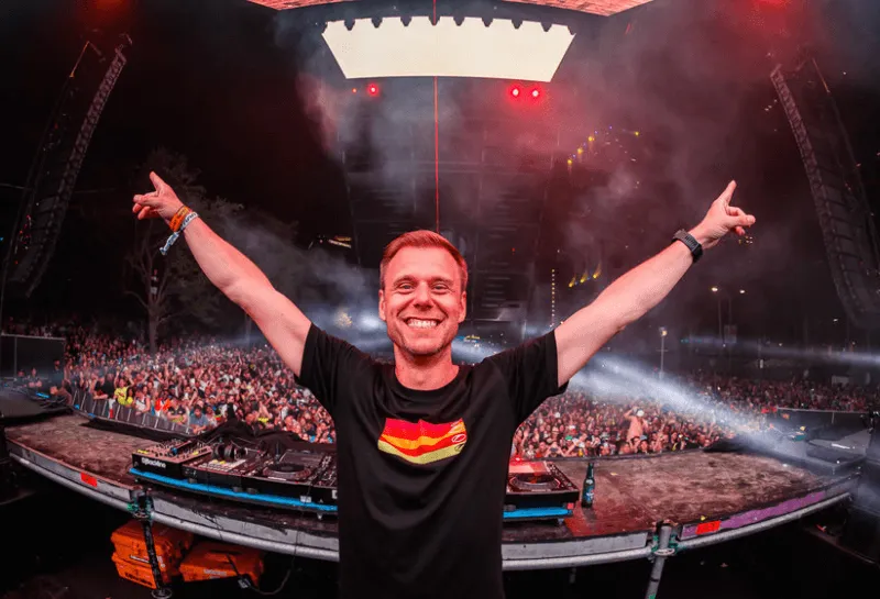 Some opinions suggest that Armin van Buuren's music career ended in 2006, and everything since then has just been for making money. 3 By Now”, hợp tác má»›i cá»§a Armin van Buuren