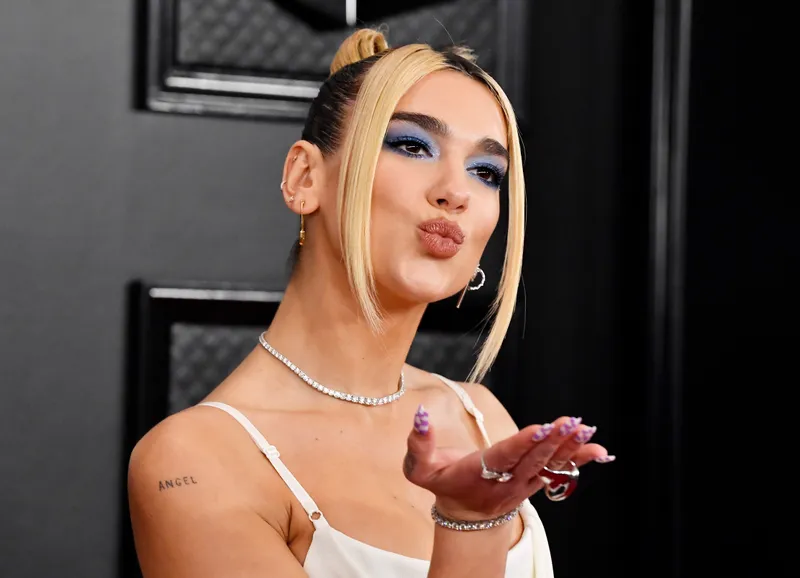 DUA LIPA RE-ENACTS THE LEGENDARY ONE KISS DANCE AND THE RESULTS WILL MAKE YOU FAINT