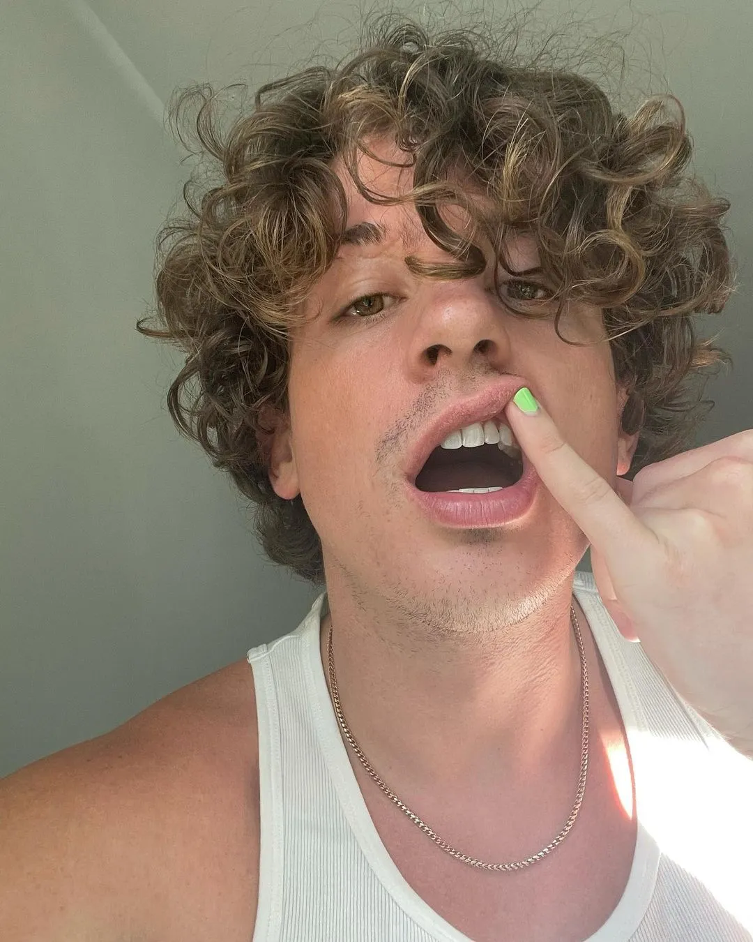 Behind the Scenes: Charlie Puth’s Journey to Self-Discovery