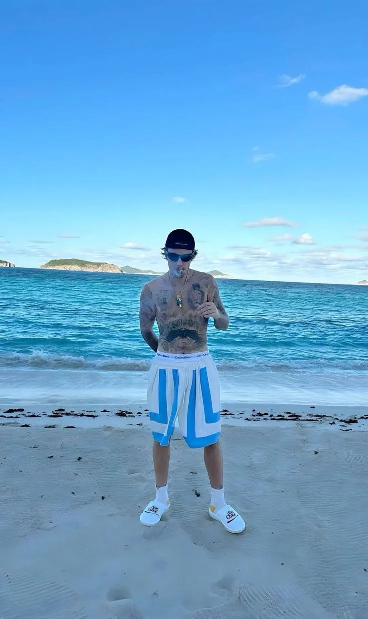 After a recent beach vacation, Justin Bieber posted a sexy picture of his toned body that made fans swoon.