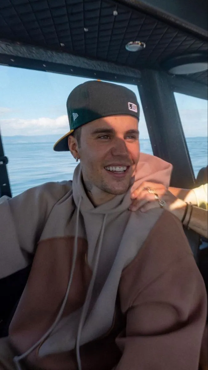 After a recent beach vacation, Justin Bieber posted a sexy picture of his toned body that made fans swoon.