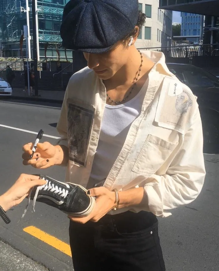 Shawn Mendes’ Private Life Exposed: The Controversial Truth Behind the Fame!