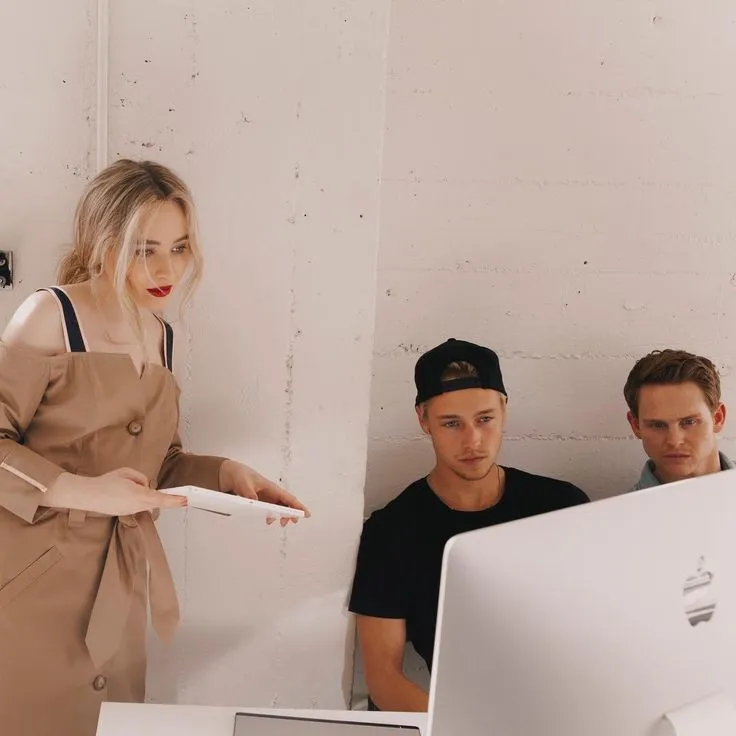 Secret Romance Revealed: Sabrina Carpenter’s Shocking Love Affair Exposed 2 Secret Romance Revealed: Sabrina Carpenter’s Shocking Love Affair Exposed