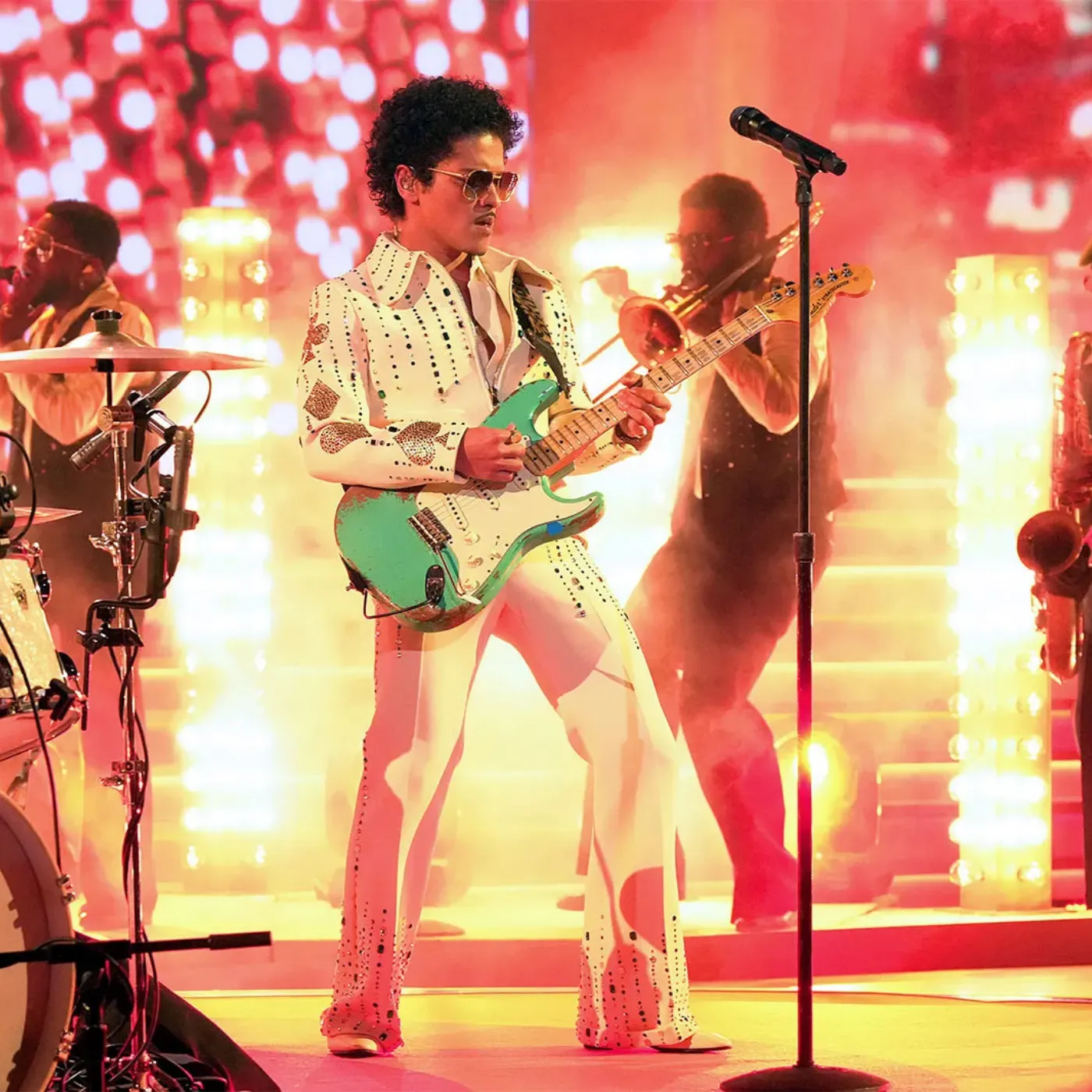 Bruno Mars Under Fire as APT. Hits 900 Million Views, K-pop Fans Furious