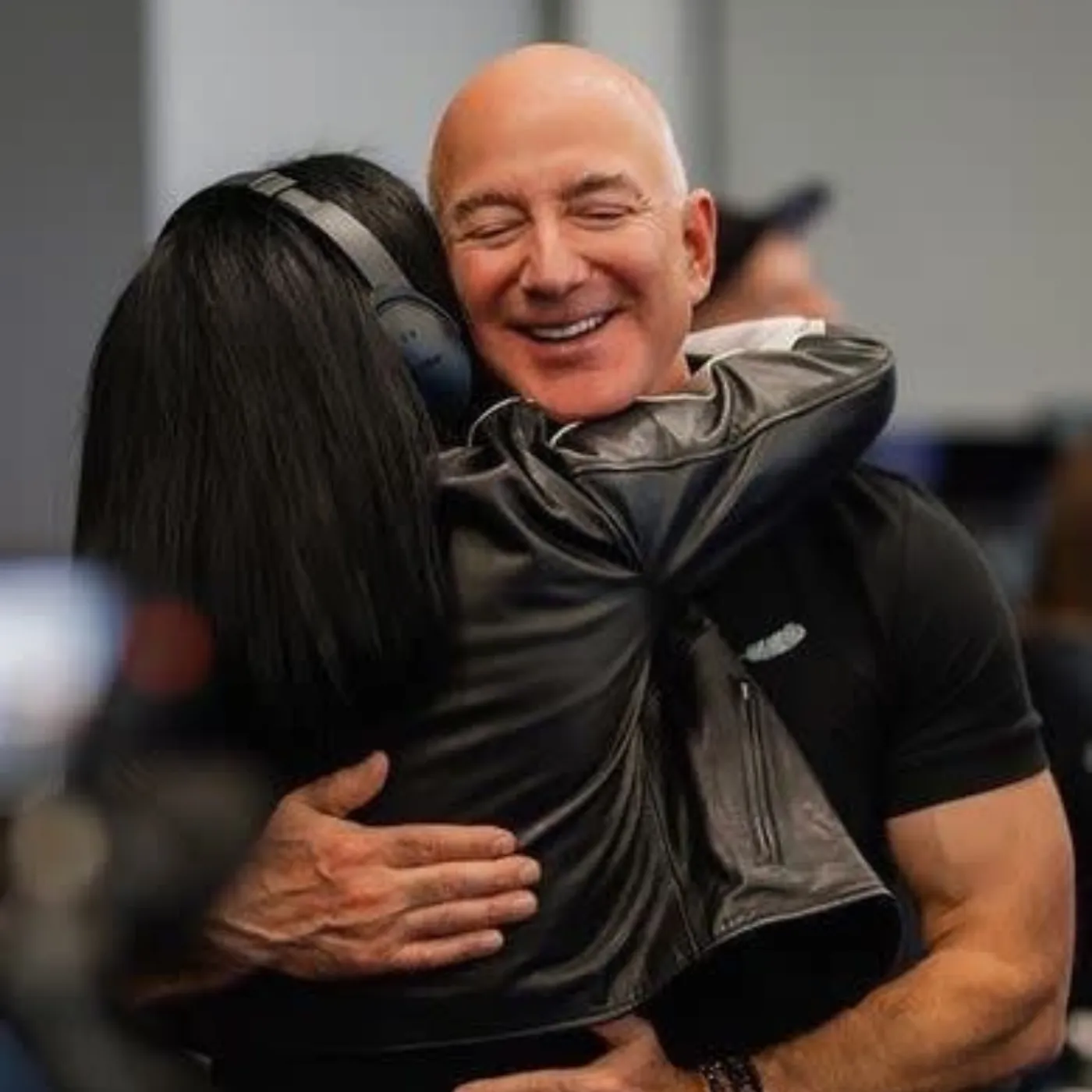 Billionaire Jeff Bezos and His Fiancée Celebrate ‘Life-Changing Moment’