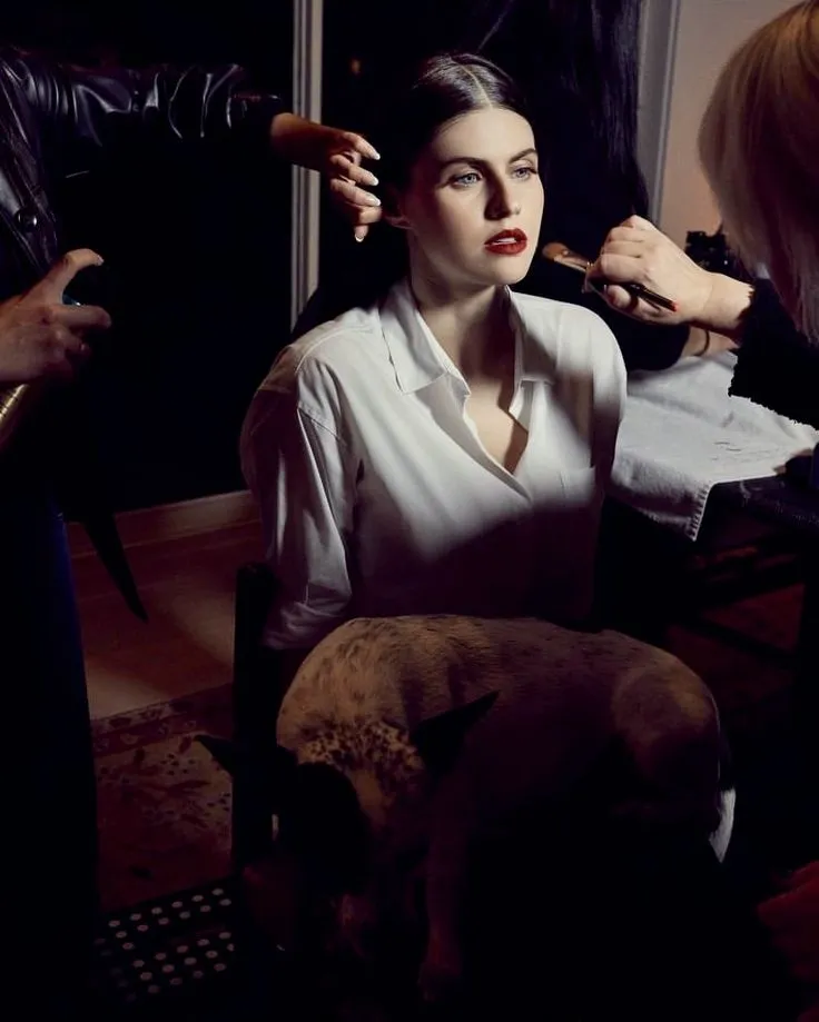 Alexandra Daddario Shockingly Reveals Her True Feelings About Fans! 2 Alexandra Daddario Shockingly Reveals Her True Feelings About Fans!