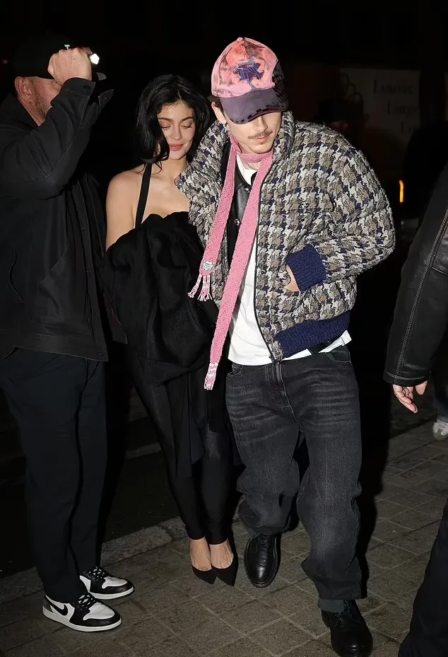 Timothée Chalamet & Kylie Jenner: Love Story or Hollywood’s Best Act Yet? 4 Timothée Chalamet & Kylie Jenner: Love Story or Hollywood’s Best Act Yet?