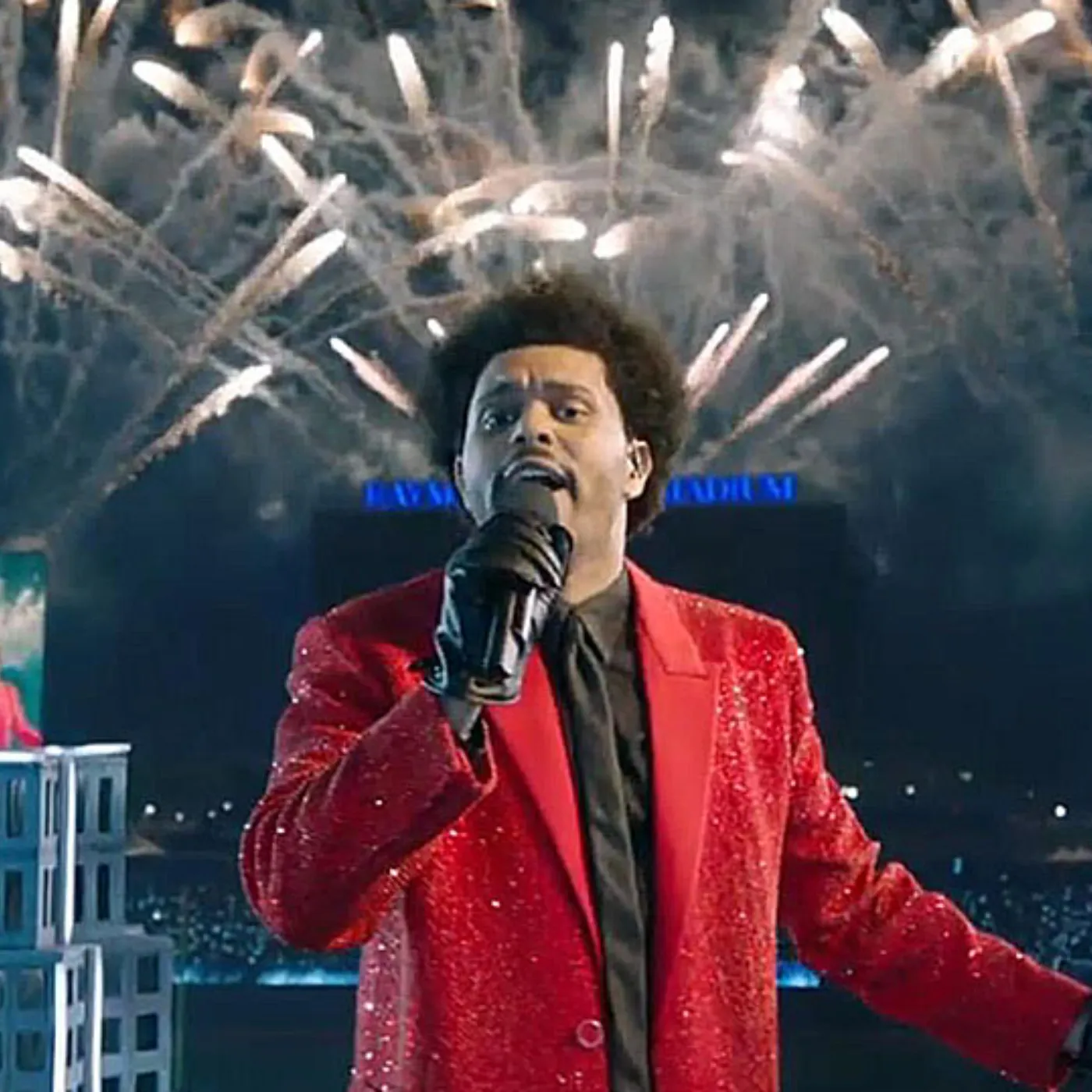 The Weeknd’s Genius Move That Turned Blinding Lights Into a Global Obsession 3 The Weeknd’s Genius Move That Turned Blinding Lights Into a Global Obsession