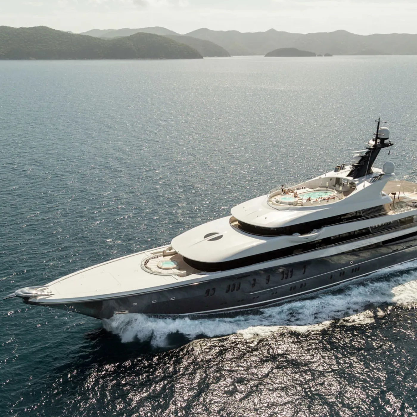 Larry Ellison’s $200 Million Floating Palace Rising Sun Sets a New Benchmark for Luxury and Innovation 4 Larry Ellison’s $200 Million Floating Palace Rising Sun Sets a New Benchmark for Luxury and Innovation