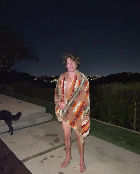 Charlie Puth Comes Out: 'This Album Is My True Self' – The Shocking Revelation You Never Saw Coming 3 Hình ảnh Ghim câu chuyện