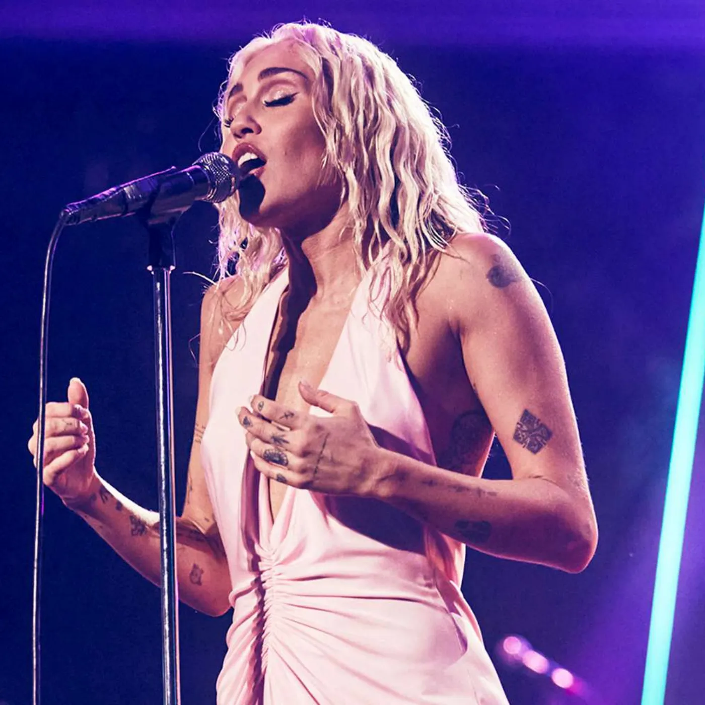 Shocking Secrets Miley Cyrus Doesn’t Want You to Know About Her Perfect Image 3 Shocking Secrets Miley Cyrus Doesn’t Want You to Know About Her Perfect Image