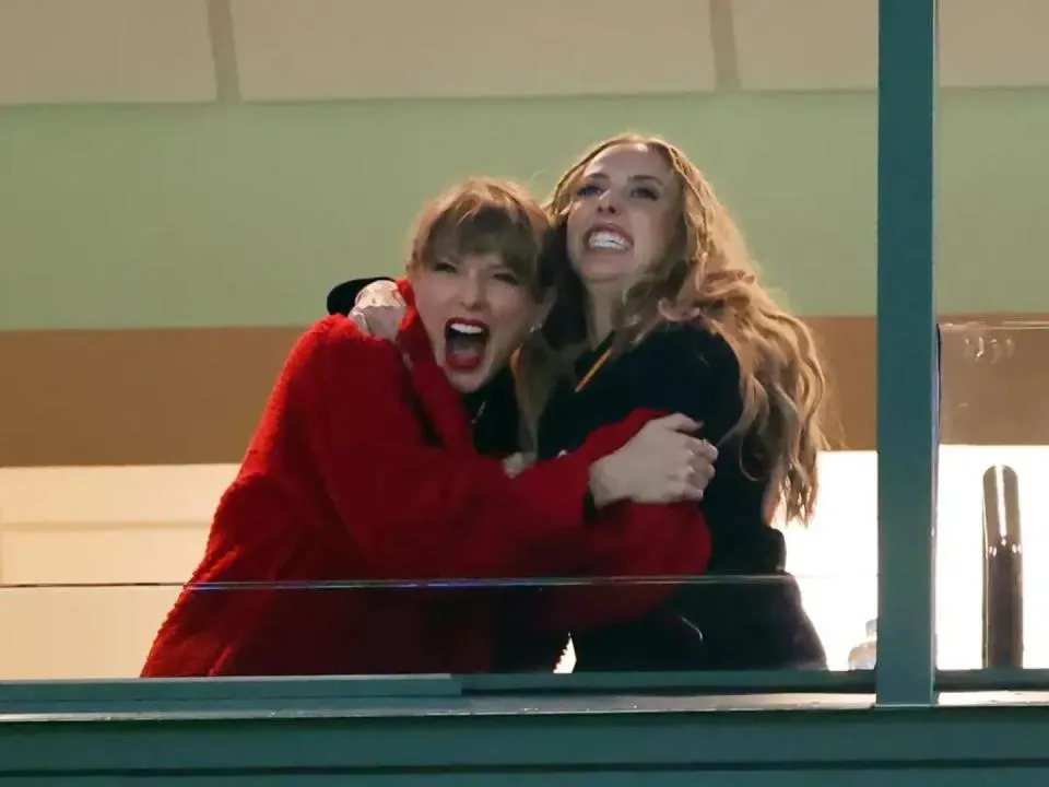 Taylor Swift Reportedly Gave Brittany Mahomes' Baby Golden a Gift With 'A  Special Meaning'