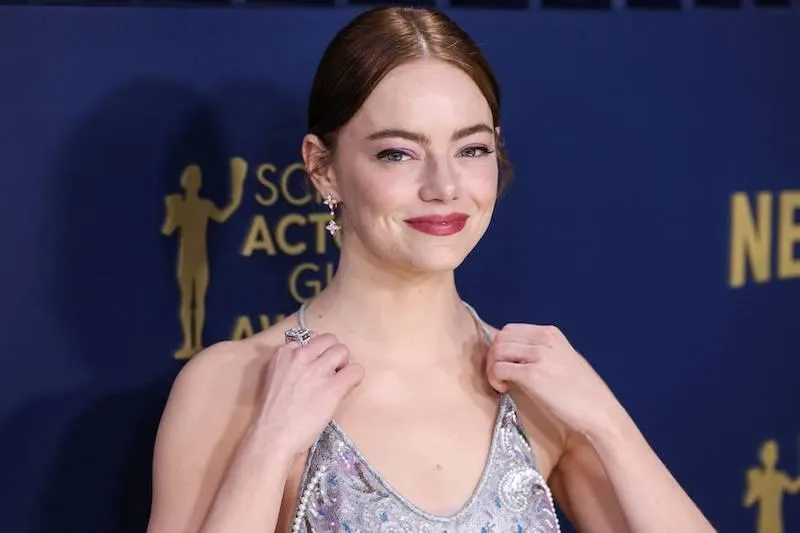 Emma Stone Has Wardrobe Malfunction At 2024 Oscars: Watch
