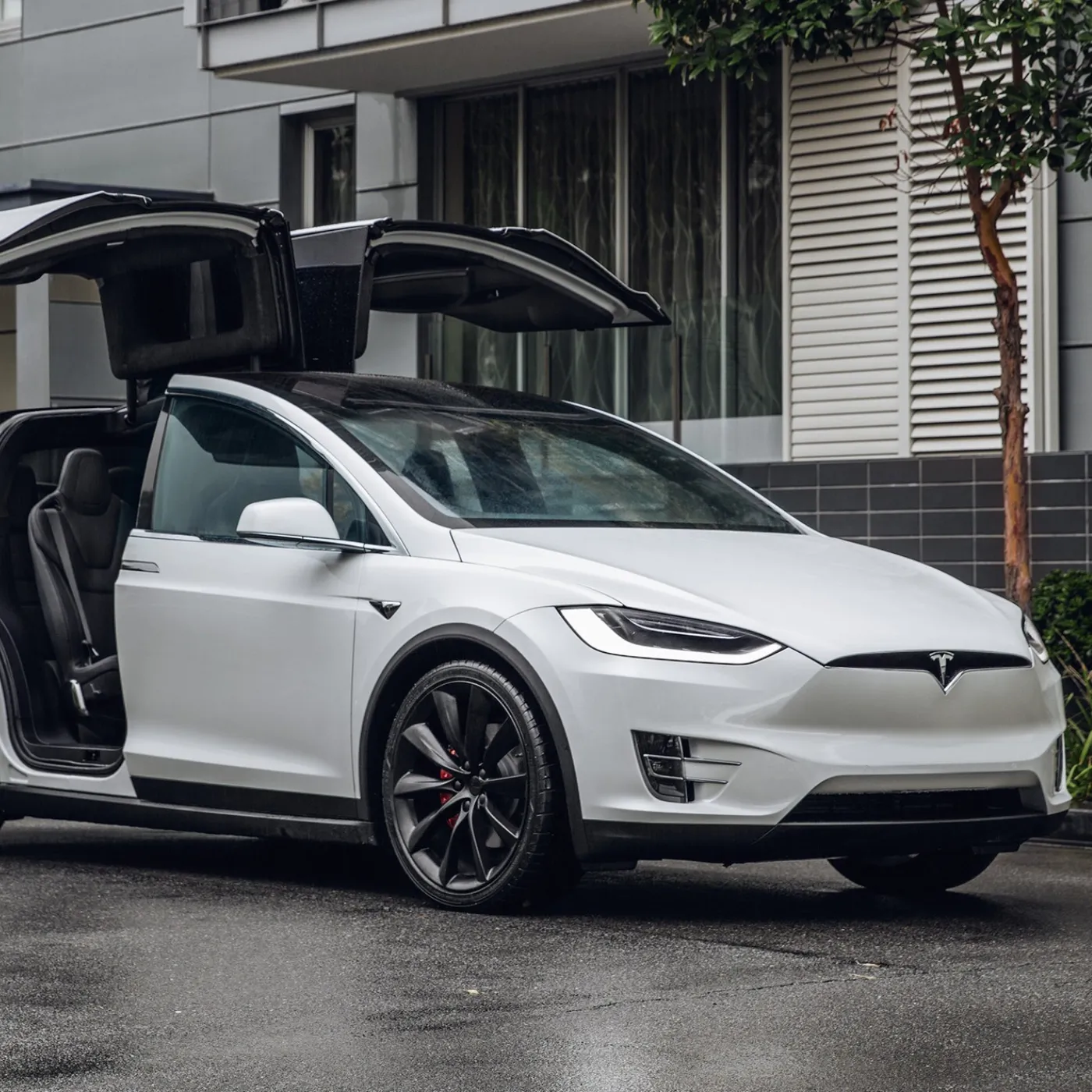 Elon Musk’s $132,000 Model X Revolution Leaves Luxury Cars in the Dust