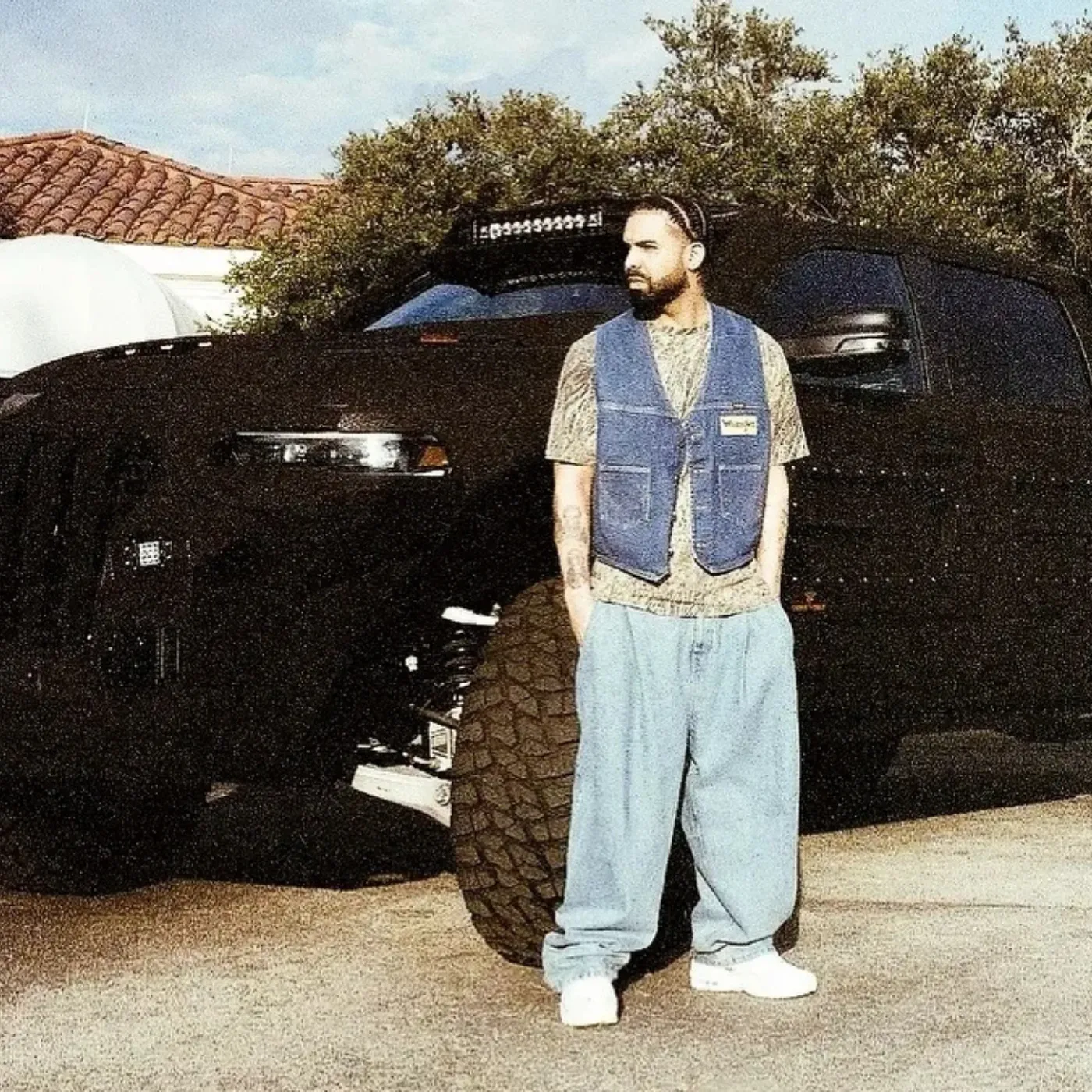 Drake Blows Up With a $500,000 Supercar: An Unmissable Symbol of Power 2 Drake Blows Up With a $500,000 Supercar: An Unmissable Symbol of Power