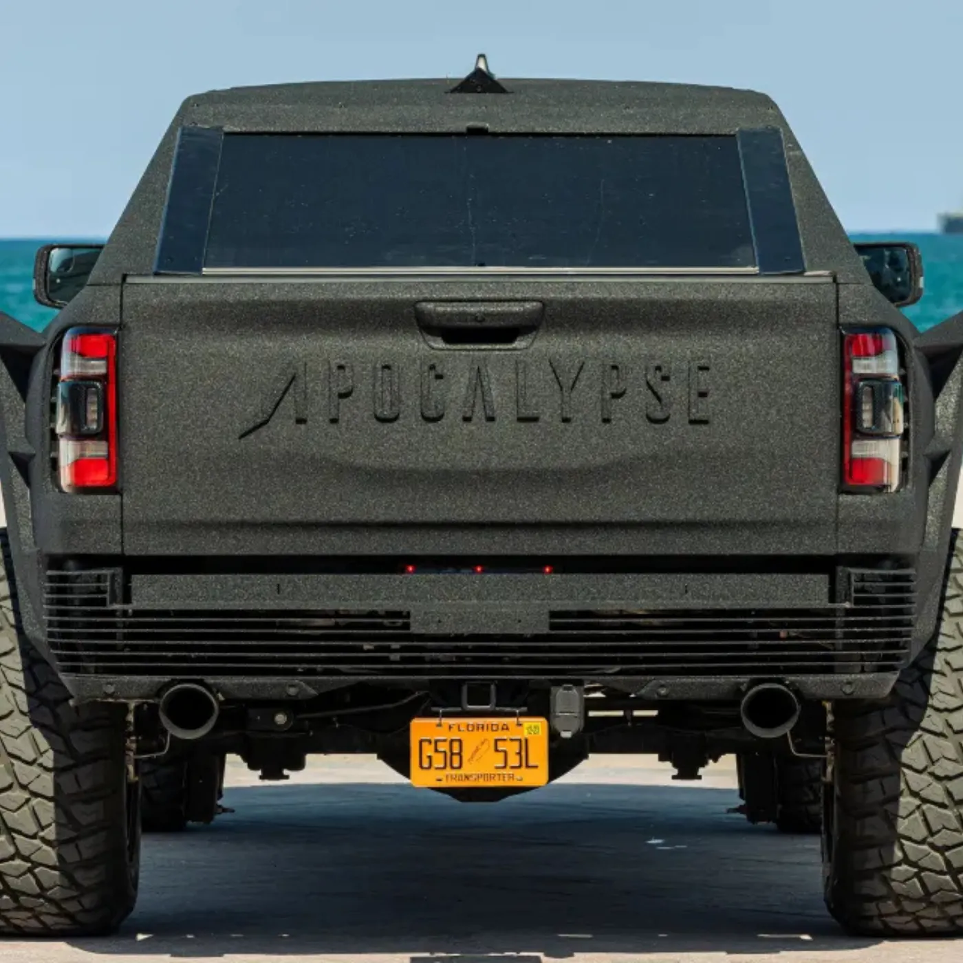 Drake Blows Up With a $500,000 Supercar: An Unmissable Symbol of Power 4 Drake Blows Up With a $500,000 Supercar: An Unmissable Symbol of Power