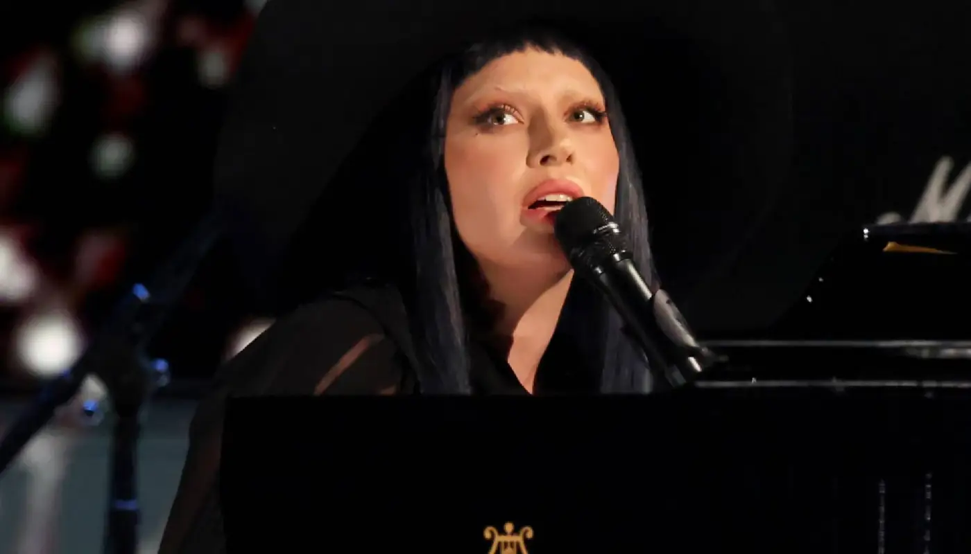 Lady Gaga Debuts New Song at FireAid Benefit Concert in Los Angeles 2 Lady Gaga Debuts New Song at FireAid Benefit Concert in Los Angeles