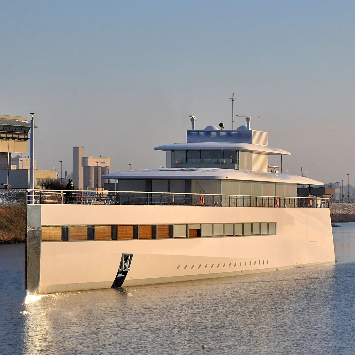 Exploring Laurene Powell Jobs’ $120 Million Venus Yacht: An Icon of Wealth and Luxury