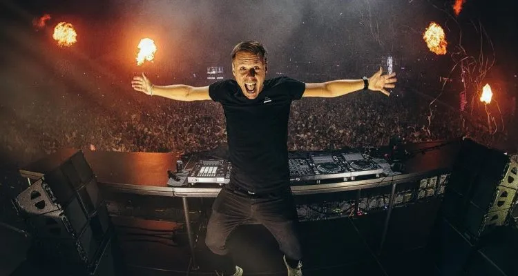 Armin van Buuren's Next Performance Will Set the Stage Ablaze with Extreme Energy and Top Hits 3 Revive la espectacular presentación de Armin van Buuren desde “Ultra Europe 2022”! – Beat Night MX
