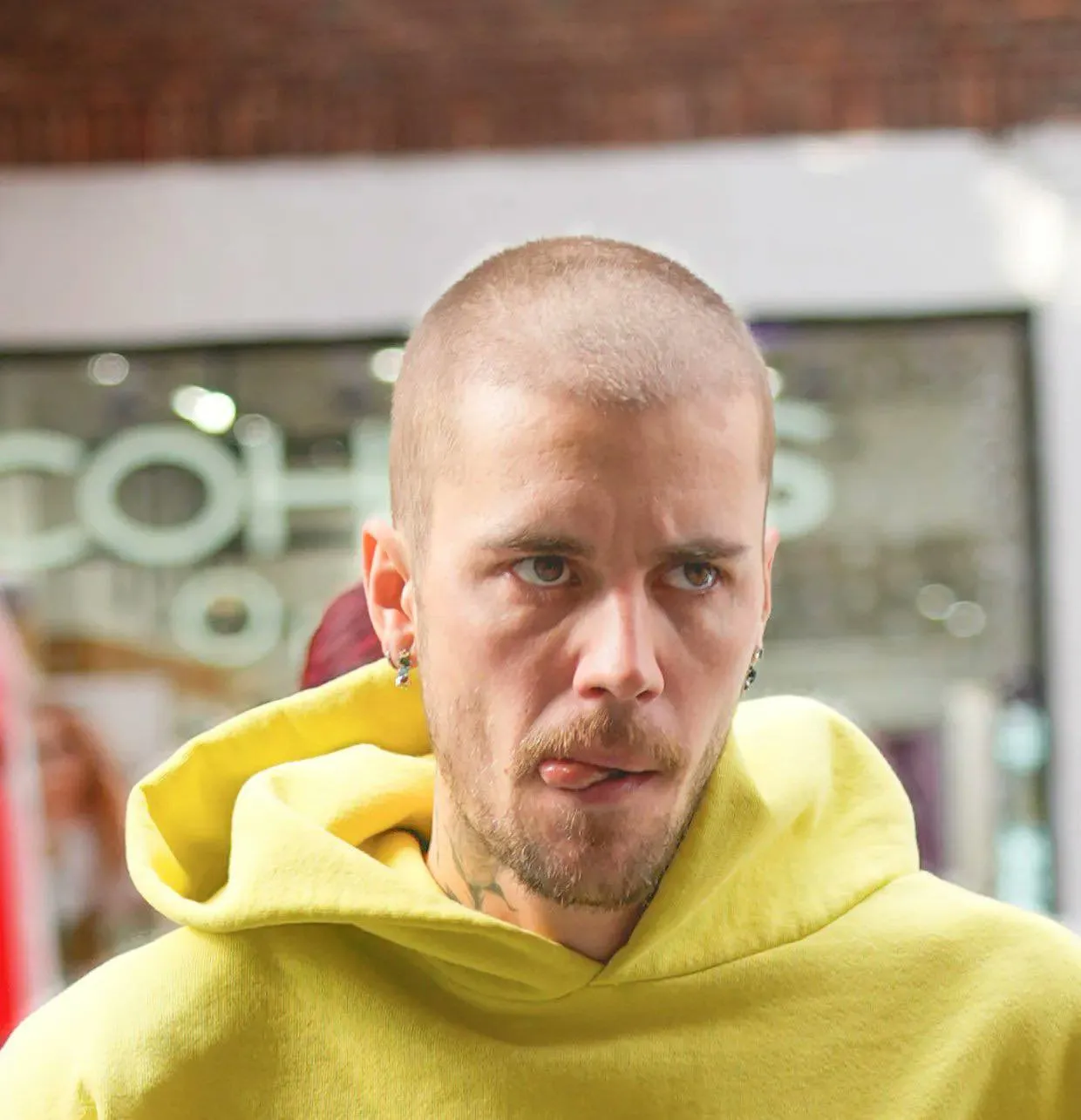 Sau tin đồn ly h&ocirc;n Justin Bieber xuống t&oacute;c, hốc h&aacute;c đến đ&aacute;ng lo nhưng c&oacute; 1  thứ l&ecirc;n hương