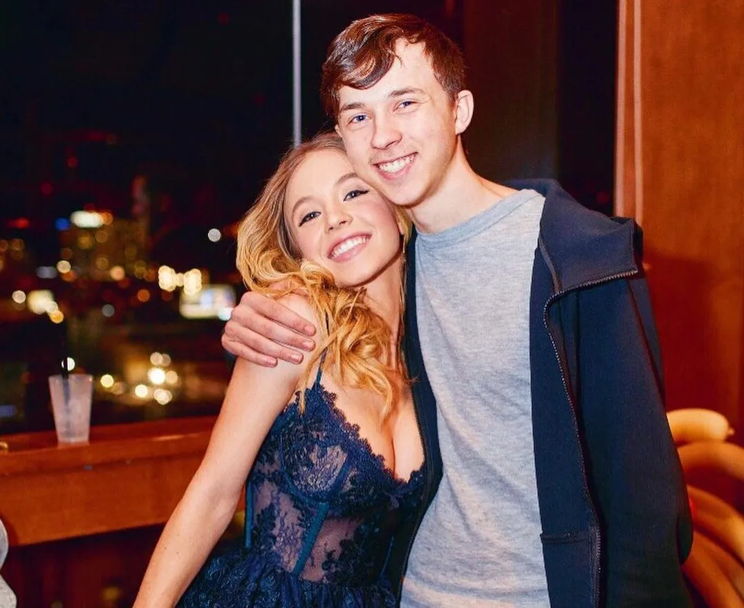 Sydney Sweeney's Brother is 'Single and Ready to Mingle' | Feeling the Vibe  Magazine