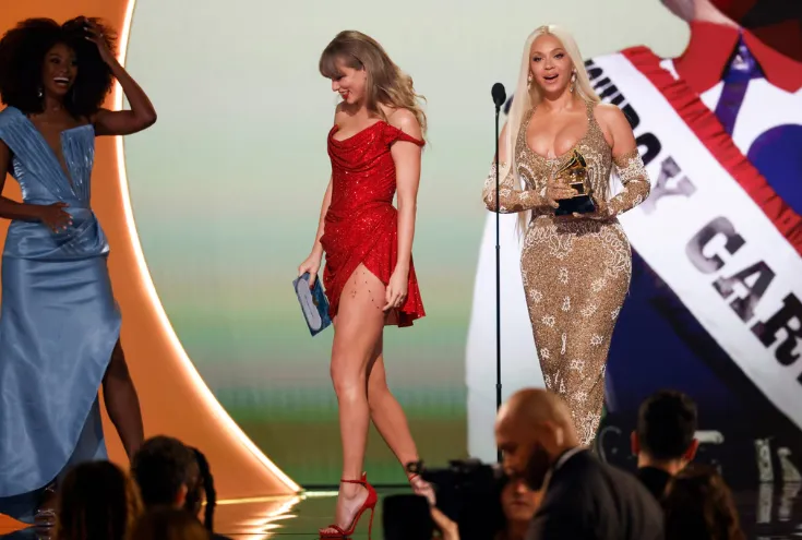 Beyoncé & Taylor Swift’s Viral Grammy Moment—What Did She Say Onstage? 2 Beyoncé & Taylor Swift’s Viral Grammy Moment—What Did She Say Onstage?