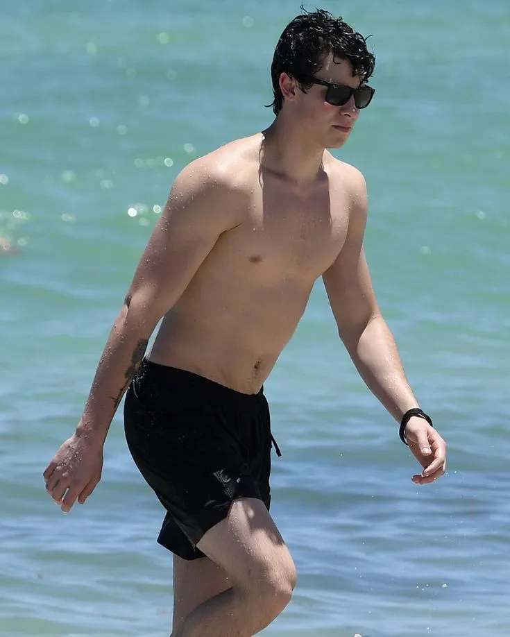 Shawn Mendes Shows Off Beach Body; Fans Spot Girl’s Name Tattoo