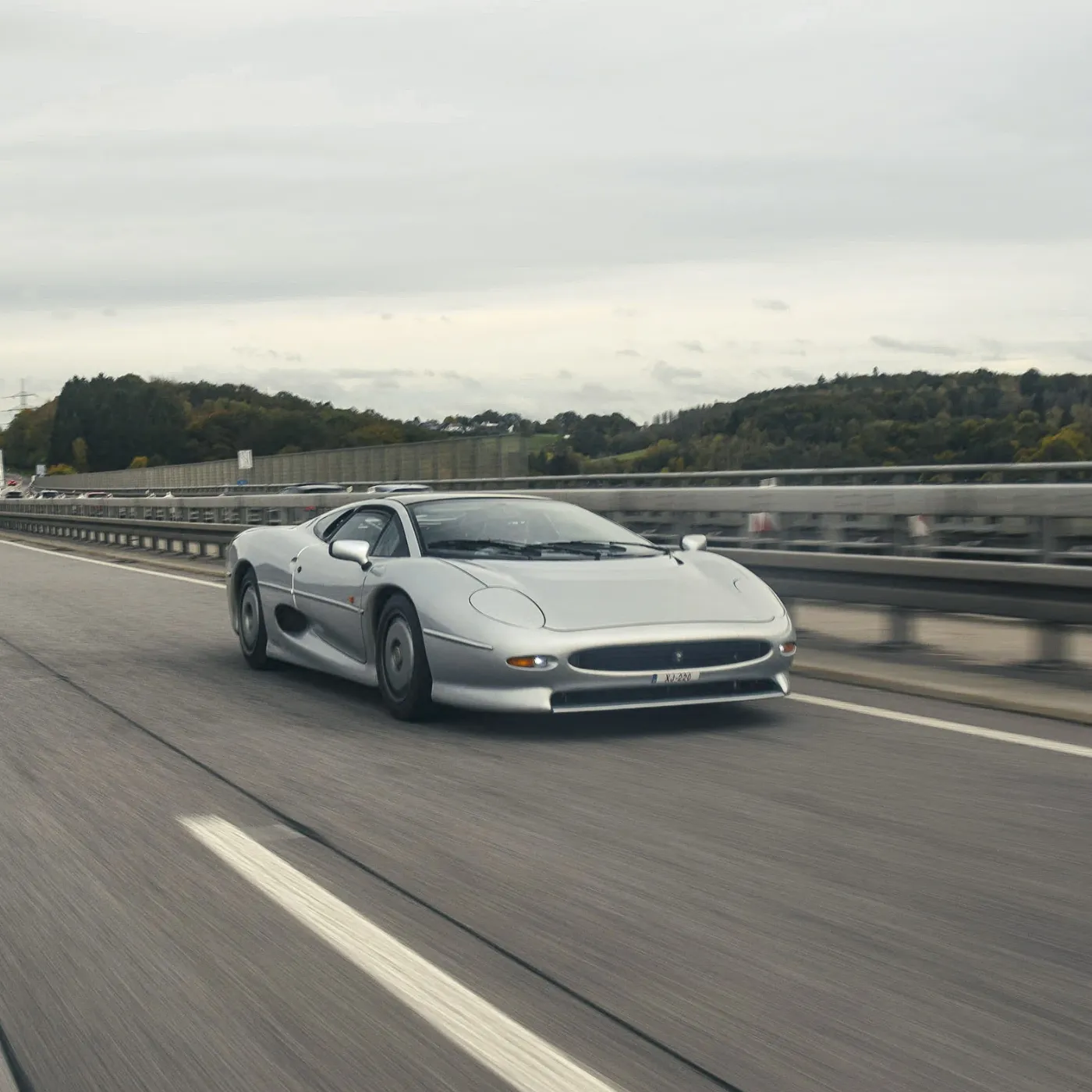 Bill Gates’ $1 Million Jaguar XJ220: An Iconic Masterpiece of Only 275 Units Worldwide