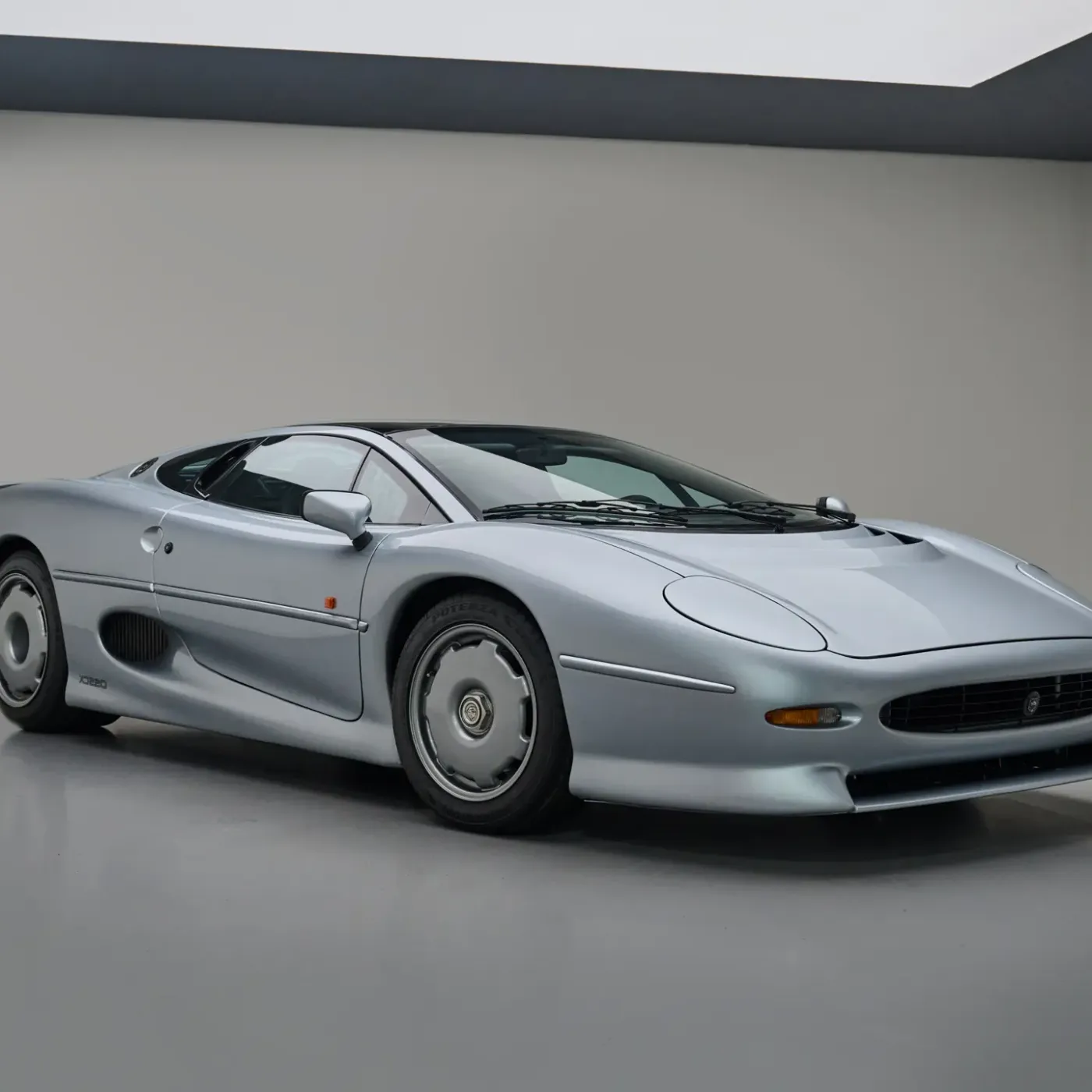 Bill Gates’ $1 Million Jaguar XJ220: An Iconic Masterpiece of Only 275 Units Worldwide