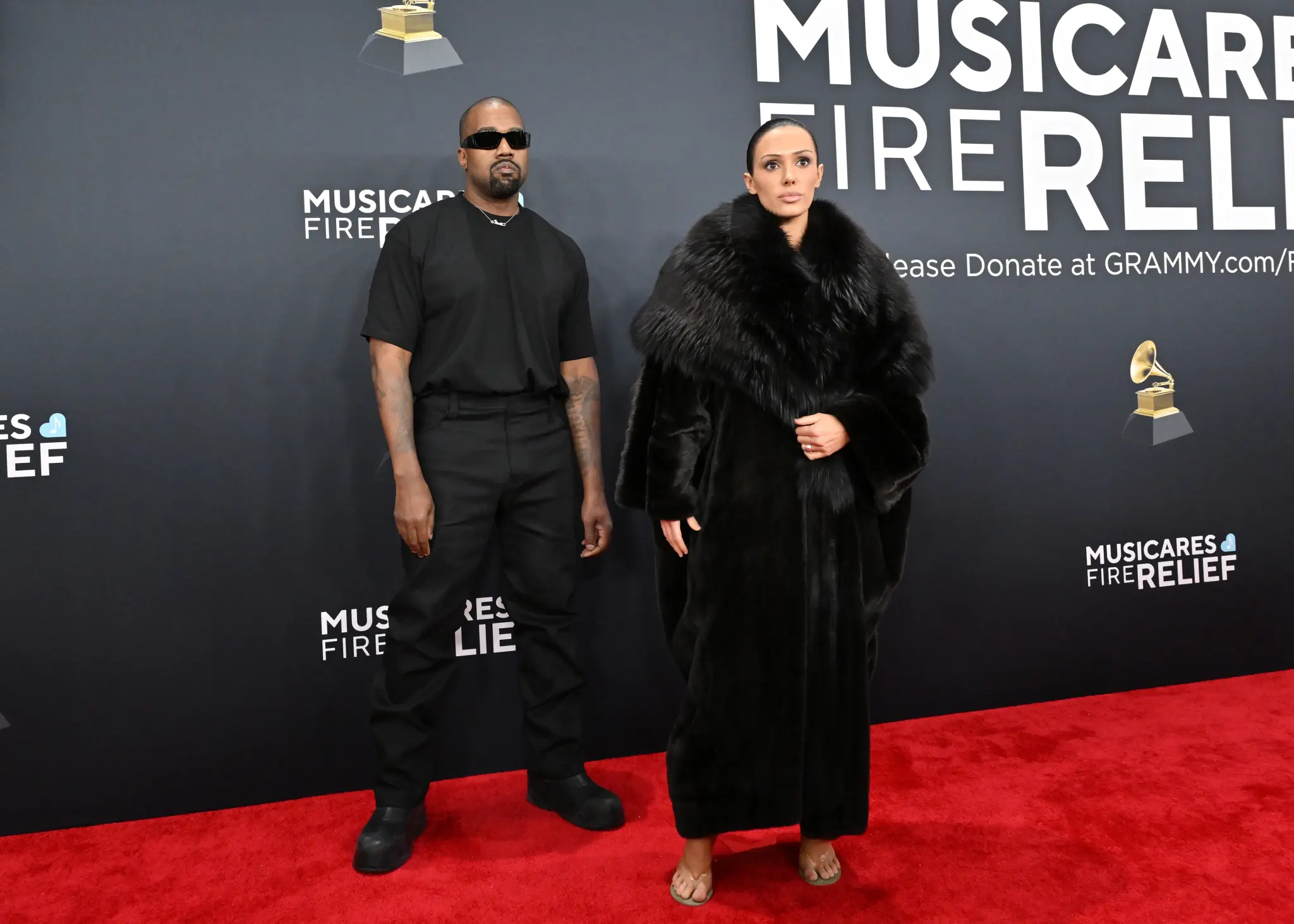 Bianca Censori Covers Up Completely in First Public Appearance with Kanye West Since the 2025 Grammy Awards: A Dramatic Style Shift 5 Bianca Censori Covers Up Completely in First Public Appearance with Kanye West Since the 2025 Grammy Awards: A Dramatic Style Shift