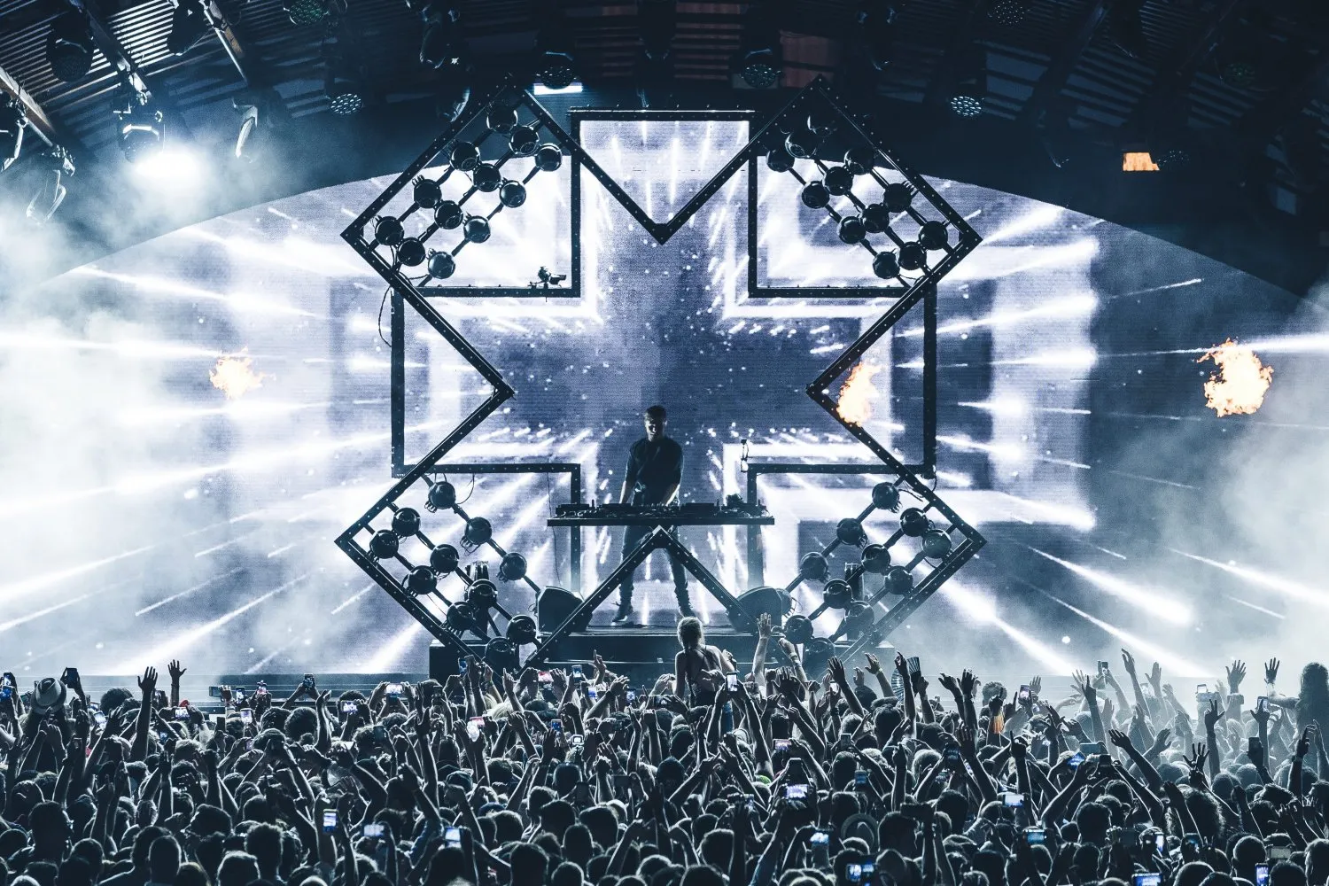 After the lively festivals, Martin Garrix embarks on an adventure to the most unique destinations in the world! 3 Martin Garrix - Ushuaïa Ibiza - Info, event listings and tickets | Ibiza Spotlight