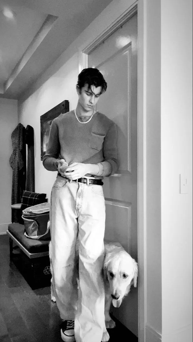 Shawn Mendes Still Keeps His Ex-Girlfriend's Dog – Still Can't Get Over Her? 2 Shawn Mendes Still Keeps His Ex-Girlfriend's Dog – Still Can't Get Over Her?