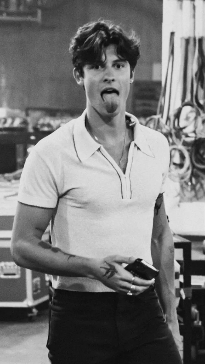 Shawn Mendes Still Keeps His Ex-Girlfriend's Dog – Still Can't Get Over Her? 3 Shawn Mendes Still Keeps His Ex-Girlfriend's Dog – Still Can't Get Over Her?