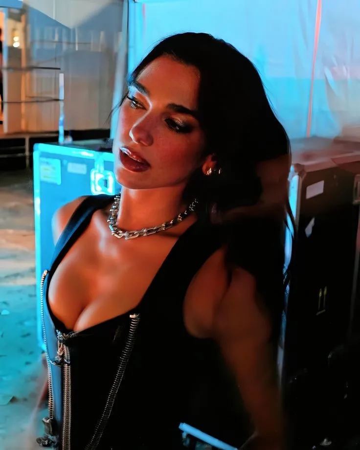 Dua Lipa's Dark Secret: What the Public Doesn't Know 2 Dua Lipa's Dark Secret: What the Public Doesn't Know
