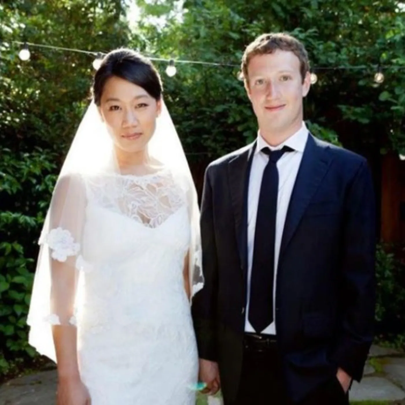 Interesting Things About the Beautiful Love Between Mark Zuckerberg and His Wife....