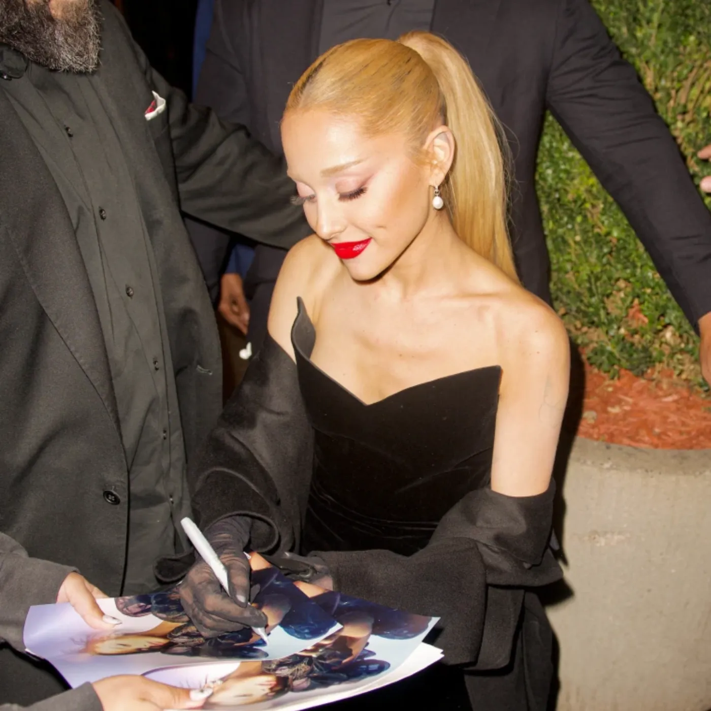 Ariana Grande and Ethan Slater Steal the Spotlight at Critics Choice Awards 2025 for A Love Story Sparking Controversy and Frenzy! 3 Ariana Grande and Ethan Slater Steal the Spotlight at Critics Choice Awards 2025 for A Love Story Sparking Controversy and Frenzy!