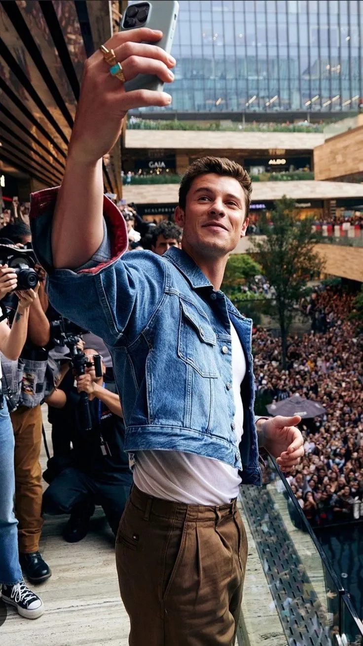 The World Supports Shawn Mendes and His Secret Love—Because Love Is Love 3 The World Supports Shawn Mendes and His Secret Love—Because Love Is Love