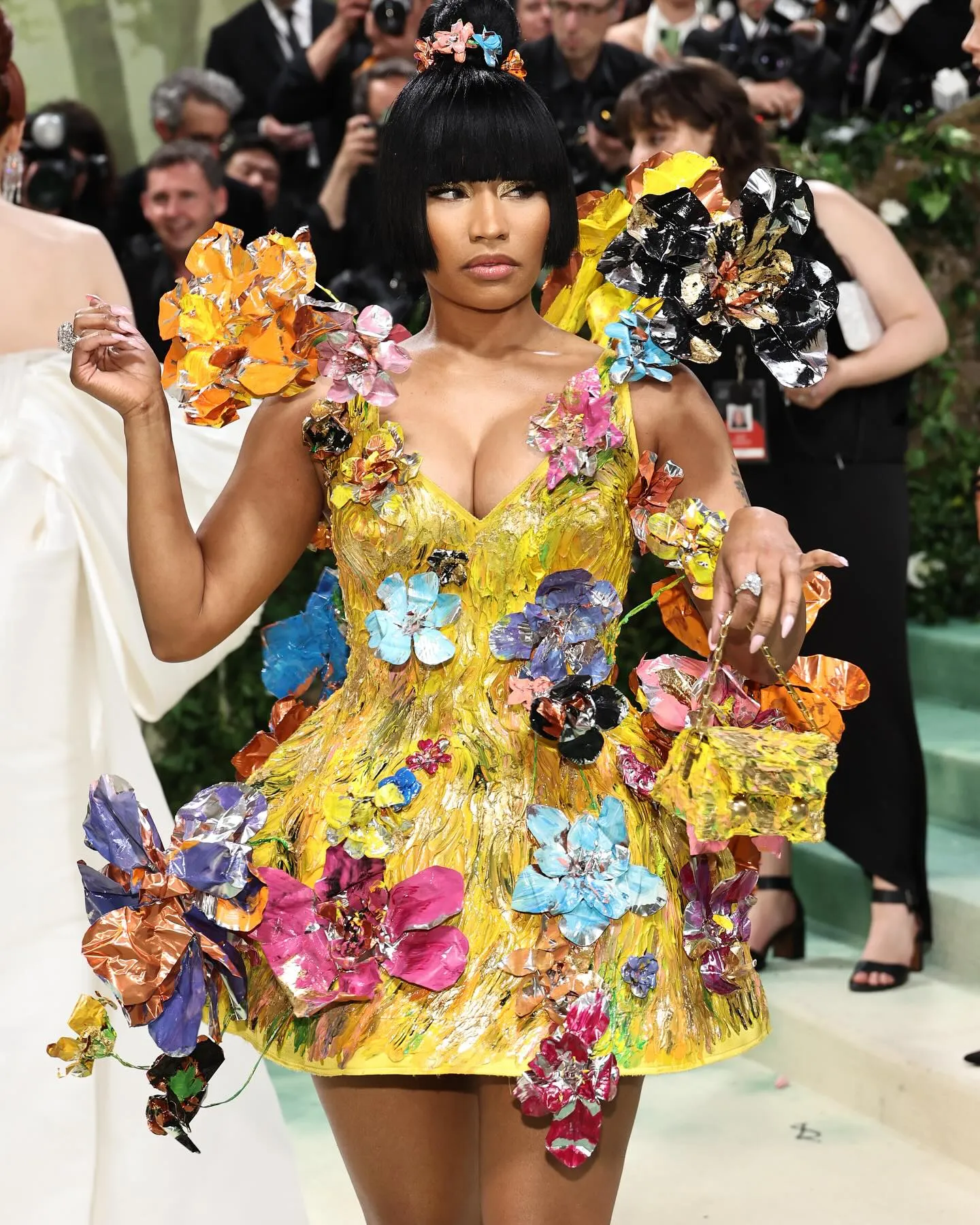 The Met Gala is transformed into a circus by Nicki Minaj. An embarrassing ensemble or a ploy for attention?