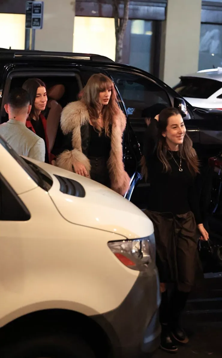 Taylor Swift Reunites With Kylie Kelce and HAIM for Pre-Super Bowl Dinner