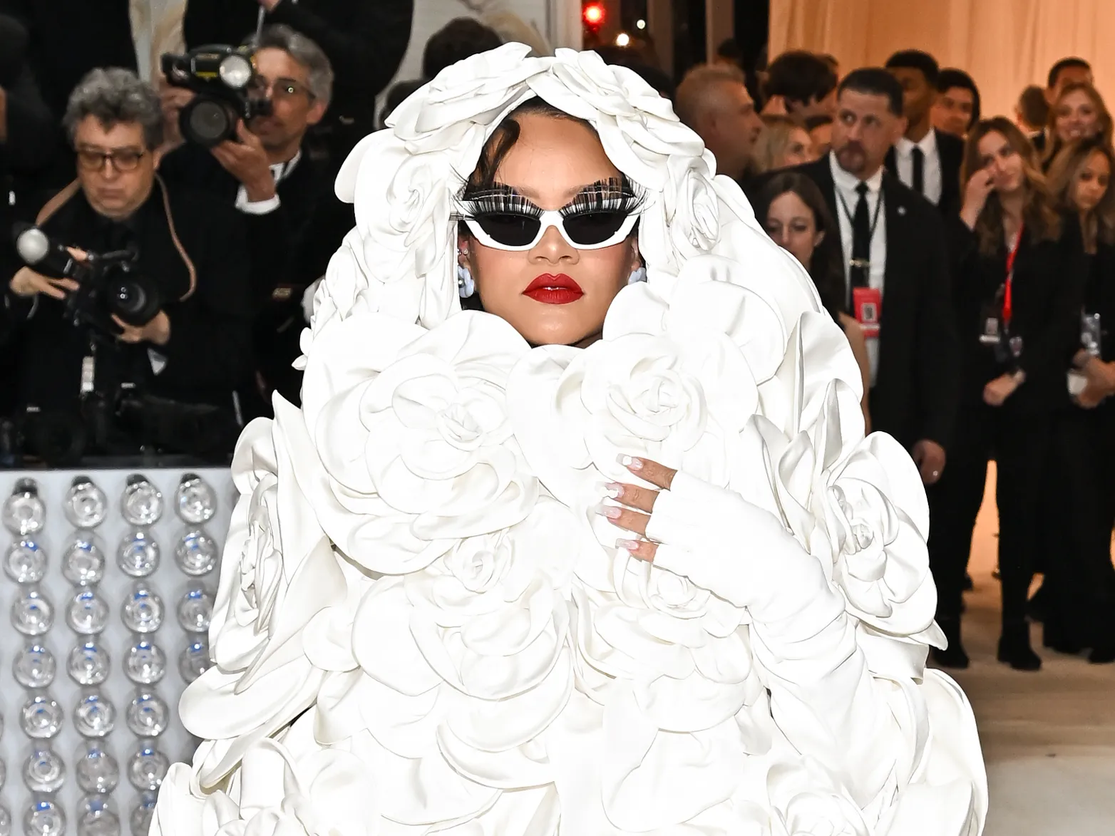 A Bold New Era: Rihanna Rocks an AI-Designed Gown at Met Gala 2025!