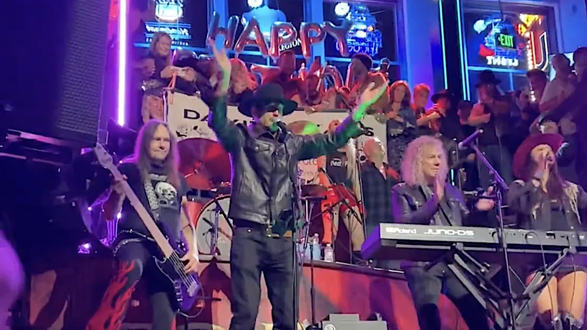 Kid Rock Storms Off Stage Mid-Performance After Crowd Fails to Clap Enthusiastically