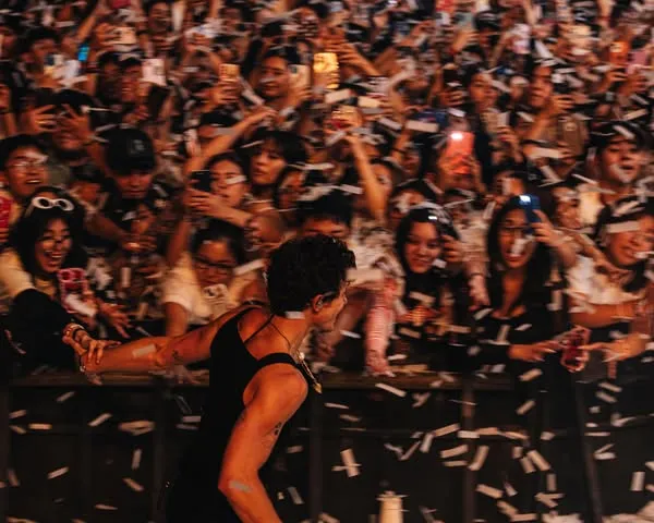 Shawn Mendes’ Latest Tour: The Shocking Secrets Behind His Intimate Performances 3 Shawn Mendes’ Latest Tour: The Shocking Secrets Behind His Intimate Performances