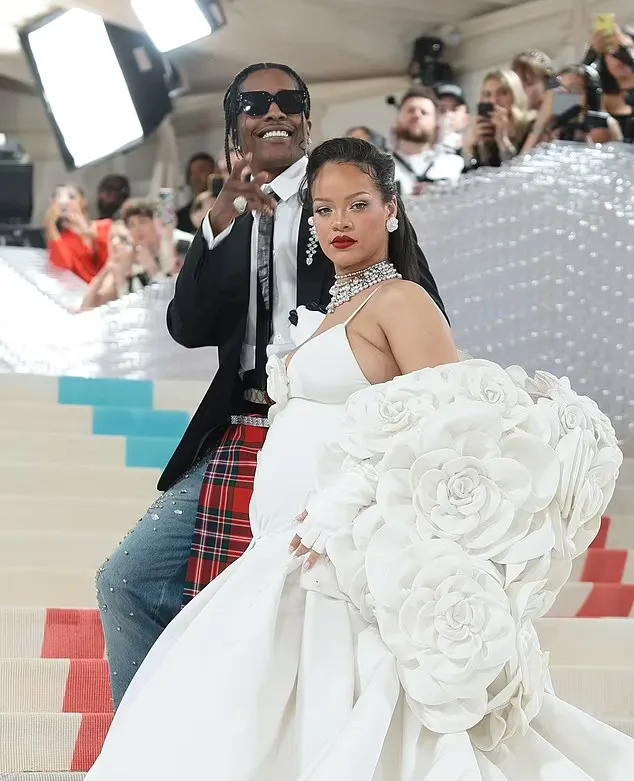 Rihanna Unveils Savage X Fenty Collaboration with Smurfs Amidst A$AP Rocky’s Court Case 4 Rihanna Unveils Savage X Fenty Collaboration with Smurfs Amidst A$AP Rocky’s Court Case