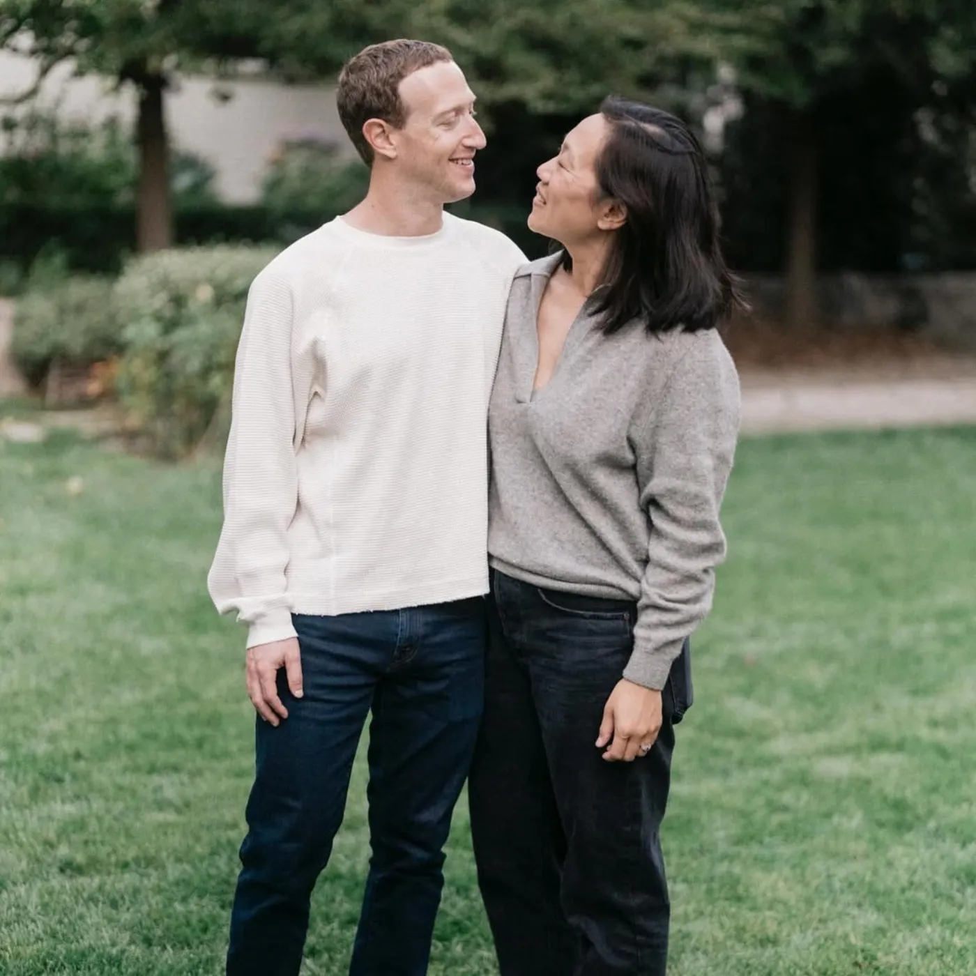 The Elegance in Mark Zuckerberg and His Wife's Fashion Style Earns Widespread Admiration