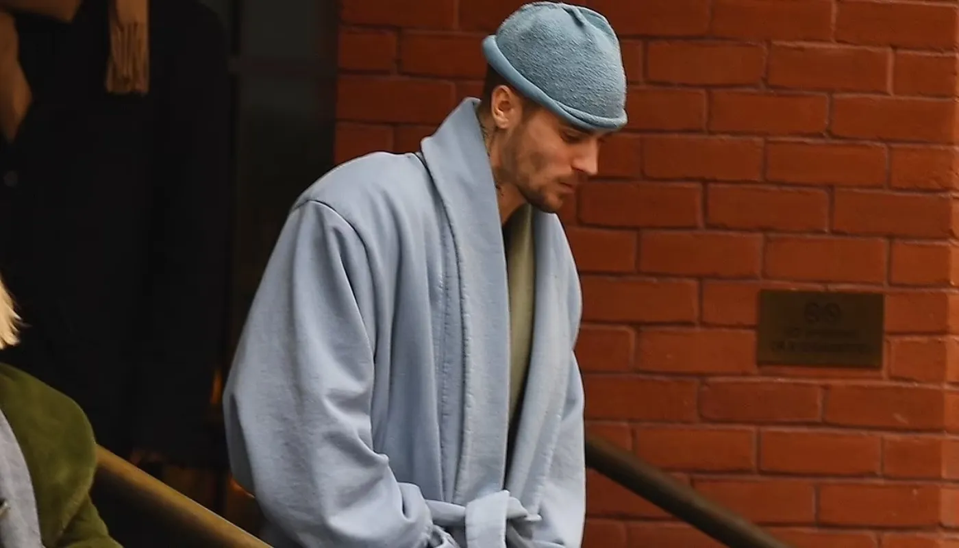 Justin Bieber’s Public Bathrobe Appearance Sparks Concerns Amid Hailey Bieber Split Rumors 3 Justin Bieber’s Public Bathrobe Appearance Sparks Concerns Amid Hailey Bieber Split Rumors