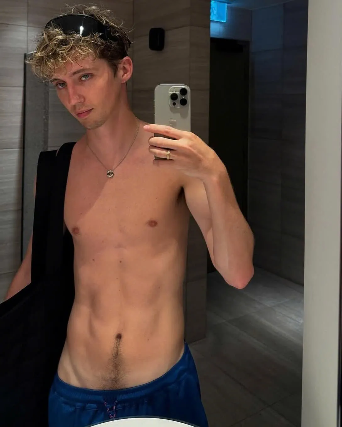 Troye Sivan’s Latest Viral Moment That Has Everyone Talking