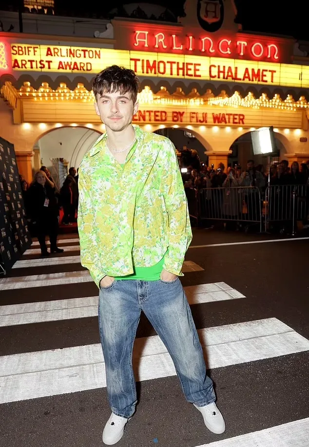 Kylie Jenner stuns in a daring gown as she gets close to Timothée Chalamet at star-studded event 5 Kylie Jenner stuns in a daring gown as she gets close to Timothée Chalamet at star-studded event